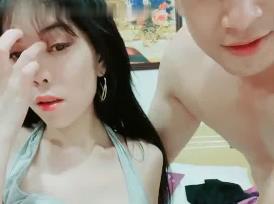 中年男约炮越南肤白妹子啪啪大秀_骑乘后入多种姿势换着勐操抱起来干. 海报